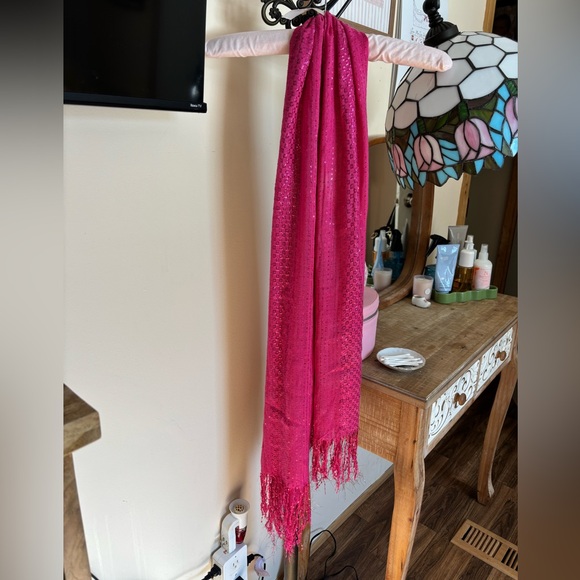 Pink sequin scarf - Picture 2 of 5